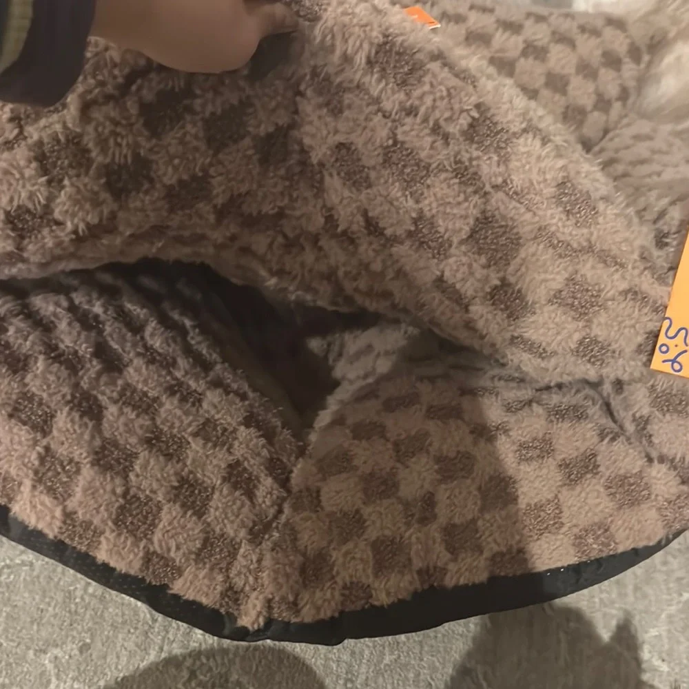 29”X 23”Cozy Brown Checkered pet dog couch bolstered Seat pet bed won’t go flat